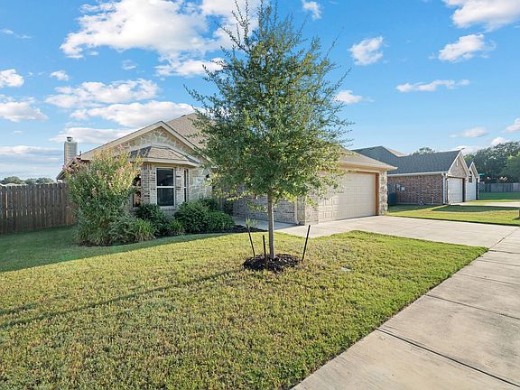 2nd image of 904 Sam St