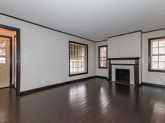 3rd image of 4423 E 131st St