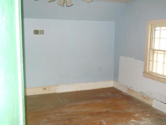 5th image of 310 W Alabama Ave
