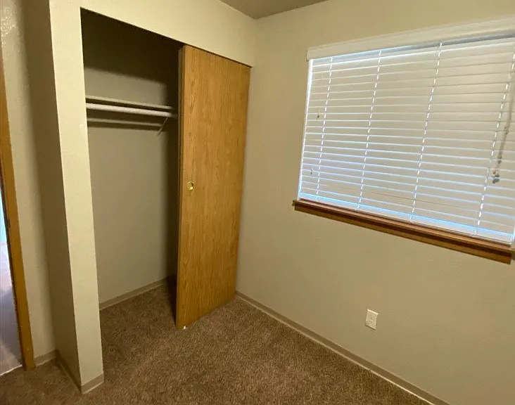 ALLEN CREEK APARTMENTS — Photo 11
