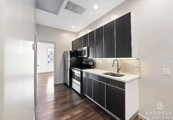 4th image of 545 Marcy Ave #3D