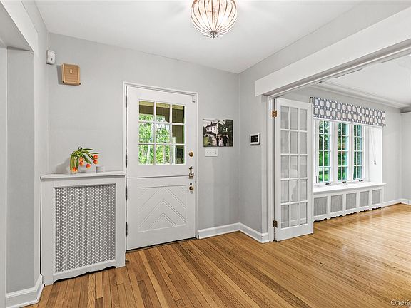 3rd image of 10 Woodland Drive