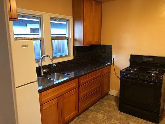 3rd image of 439 S Sacramento St APT 2