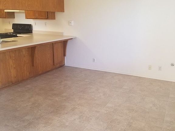 2nd image of 3827 Cambridge Ct