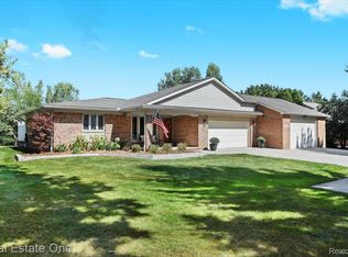 44650 W Eleven Mile Rd, Novi, MI 48375