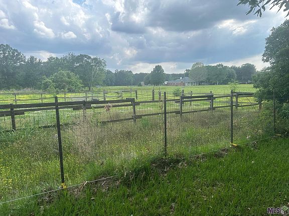 3rd image of 16842 Mahoney Rd