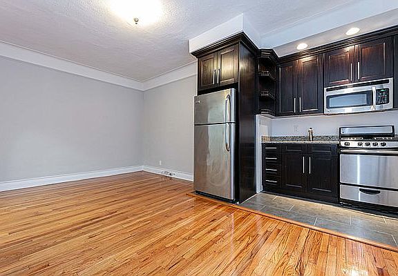 2nd image of 4309 40th St APT 4K
