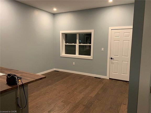 4th image of 21 Cedar St