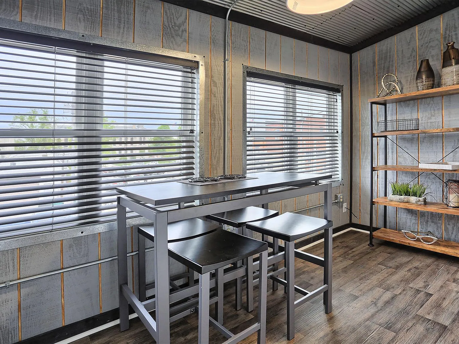 120 W Market St — Photo 2