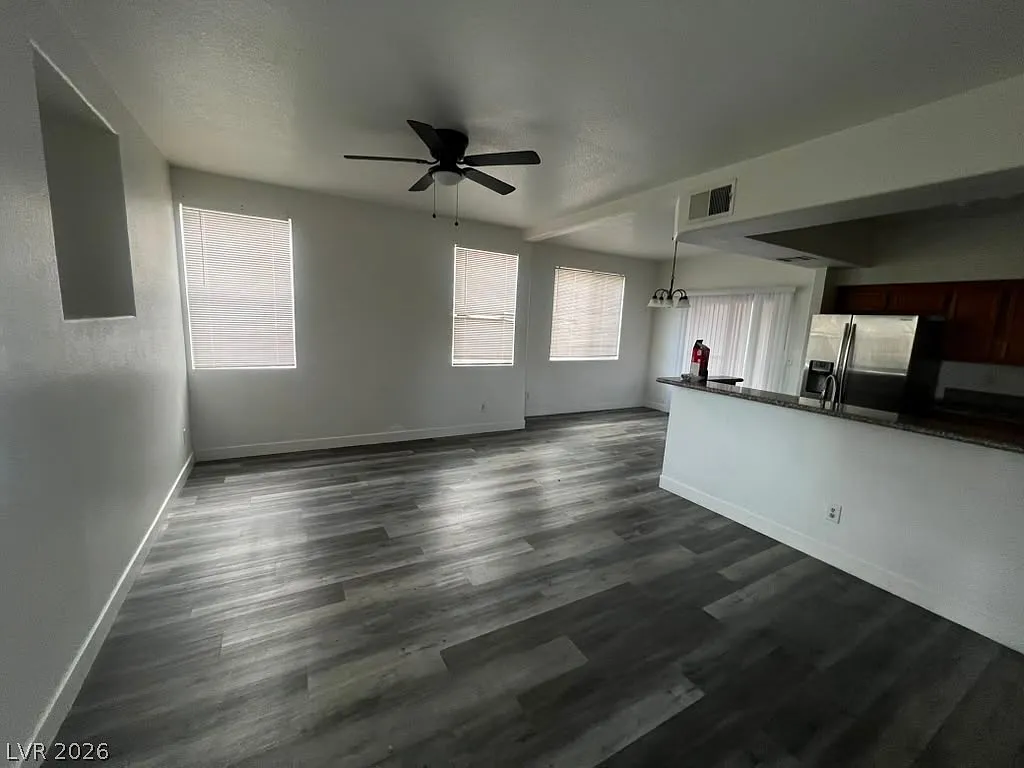 3 bed, 2.0 bath, 1344 sqft, $2,100 — Photo 3