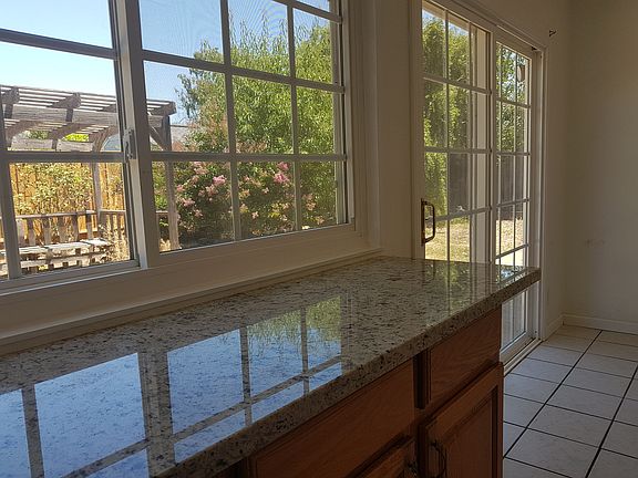 4th image of 1724 Flickinger Ave
