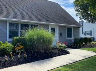 46 Cardinal Rd, Levittown, PA 19057
