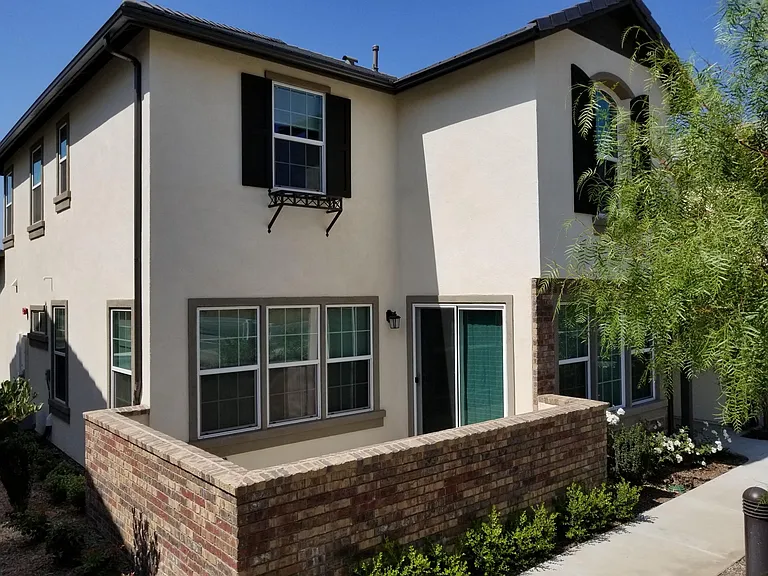 18437 Stables Ln — Photo 2