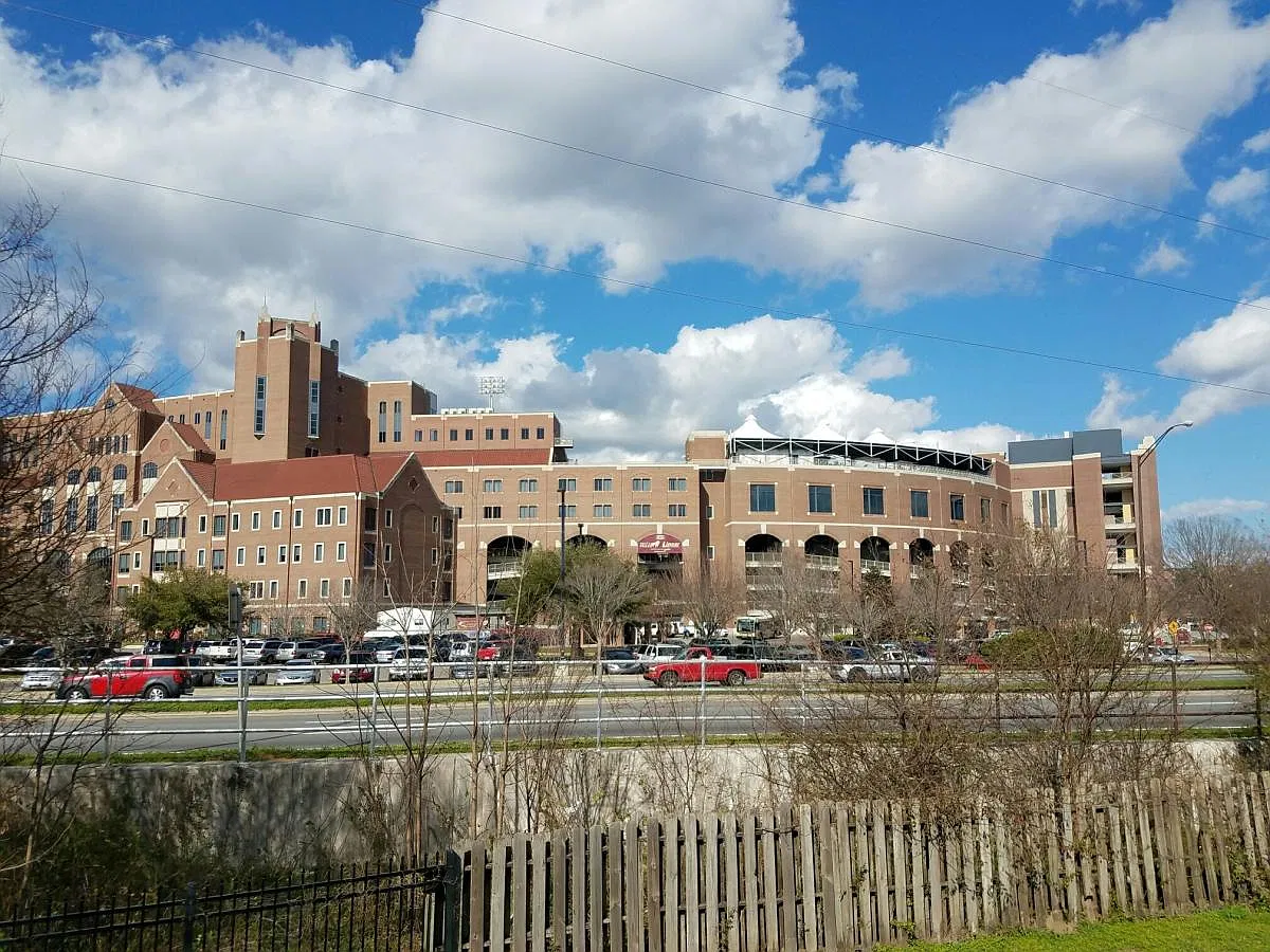 2 bed, 1344 sqft, $1,800 — Photo 2