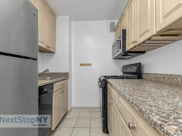 333 East 66th Street image 5 of 9