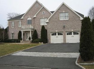 24 Paddock Rd, White Plains, NY 10605