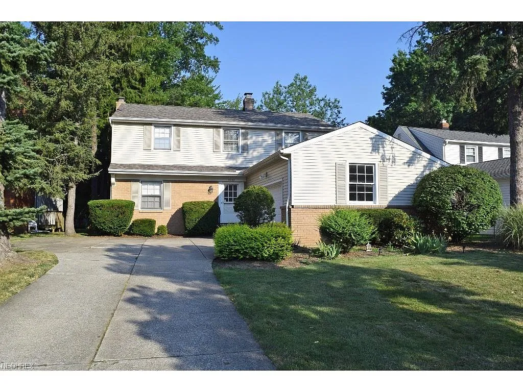 2200 Cedarview Dr photo 1