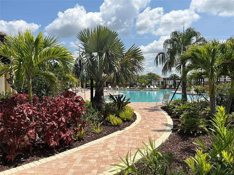 17218 Reserva Dr — Photo 35