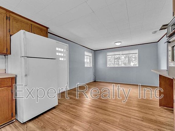 5th image of 216 Meadowood Ave