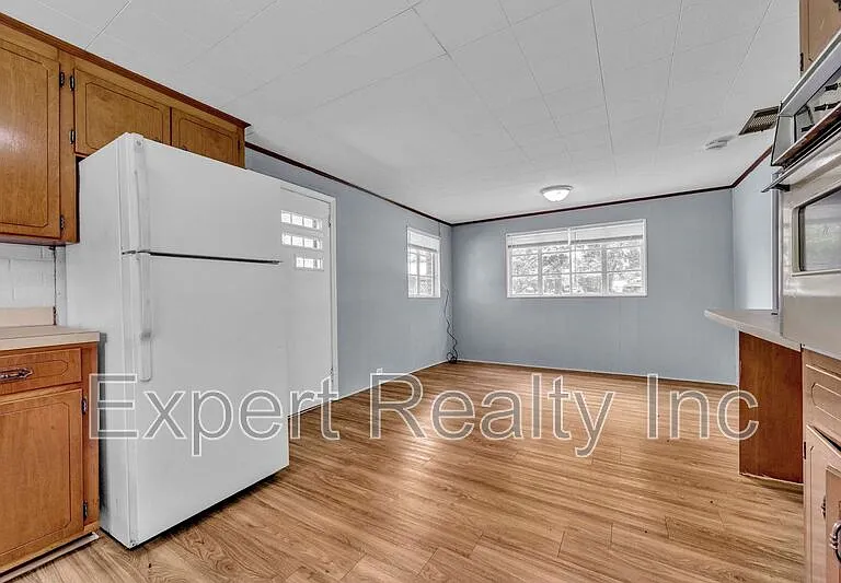 216 Meadowood Ave — Photo 5