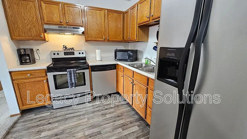 2 bed, 418 sqft, $2,000 — Photo 3