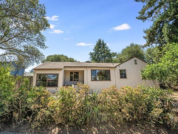 2nd image of 1717 Pine Knoll Dr
