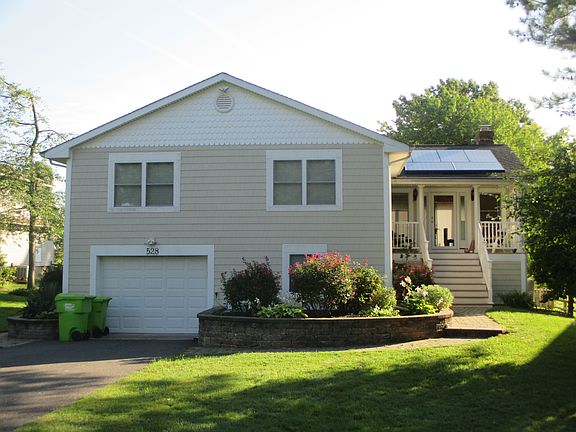 3rd image of 528 Broadcreek Dr