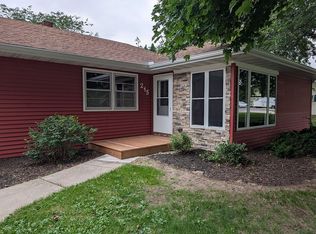 215 2nd St NE, Geneva, MN 56035