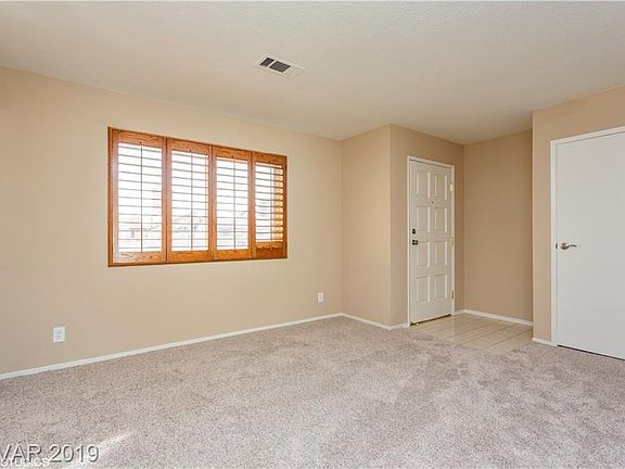 4th image of 4878 E Wyoming Ave