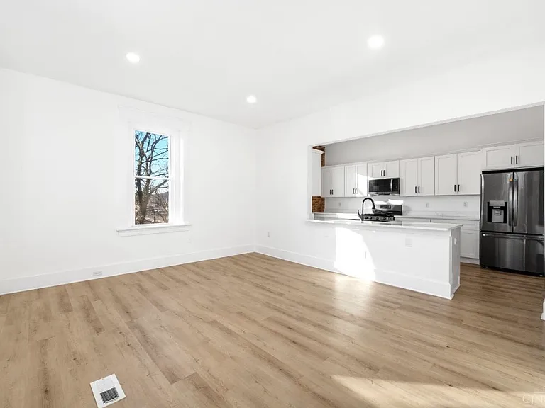 2321 W McMicken Ave — Photo 6
