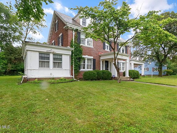 2nd image of 2125 Mount Vernon Ave