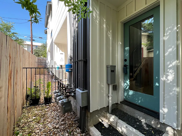 913 Duncan Ln — Photo 14