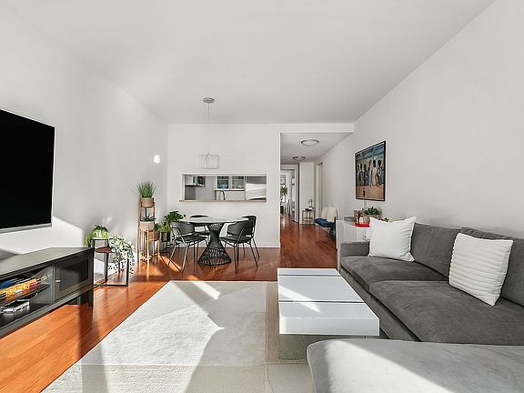 3rd image of 1 Morton Sq APT 4DE