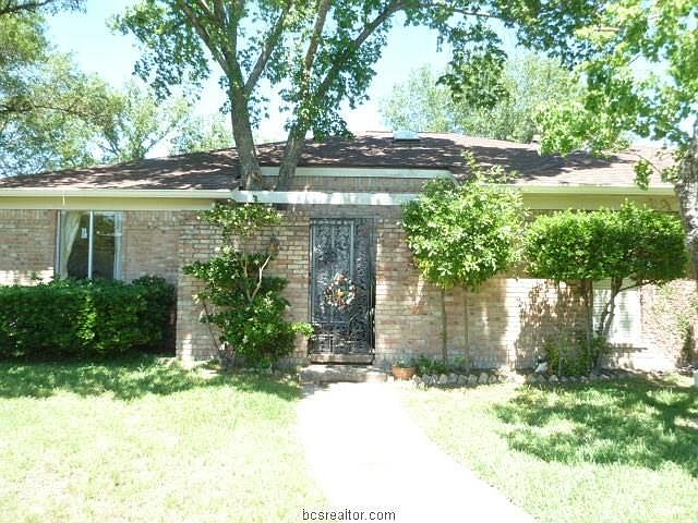 1st image of 1603 Brook Hollow Dr