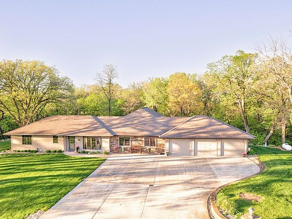 3rd image of 25980 Woodside Ct