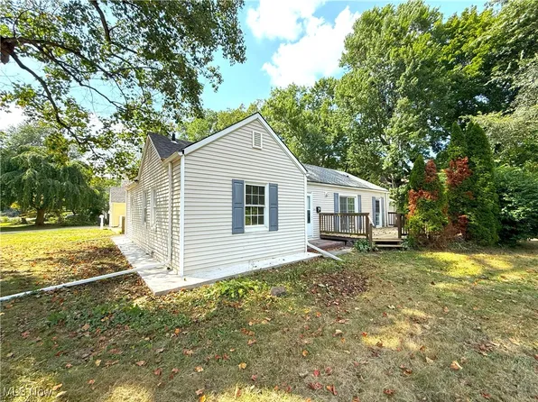 1591 Delia Ave, Akron, OH 44320