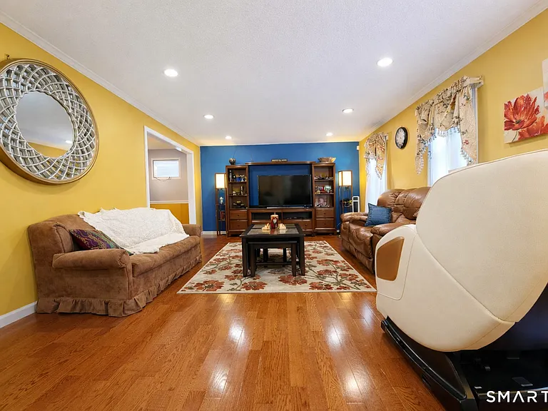51 Riverside Dr — Photo 16