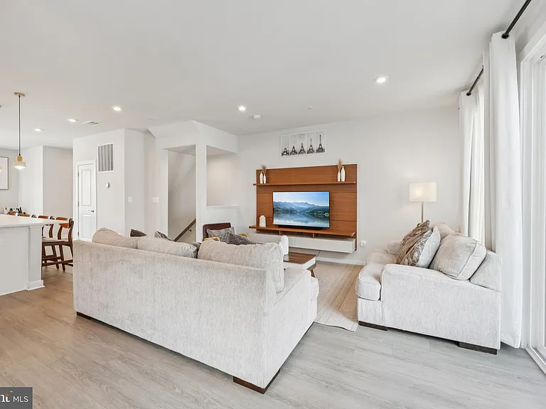 5601 Hyattsville Dr — Photo 20