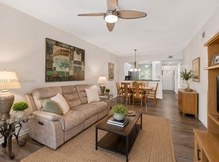 7715 Yardley Dr APT 212, Tamarac, FL 33321