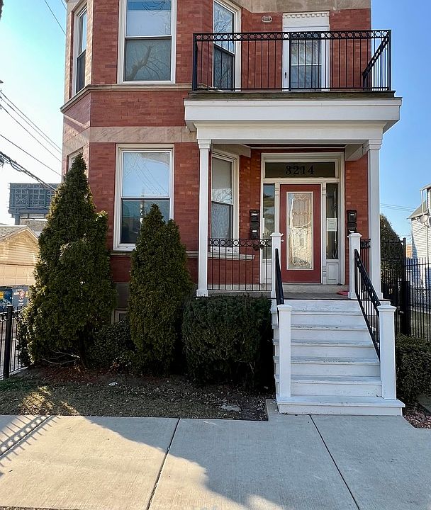 1st image of 3214 N Whipple St APT 1W