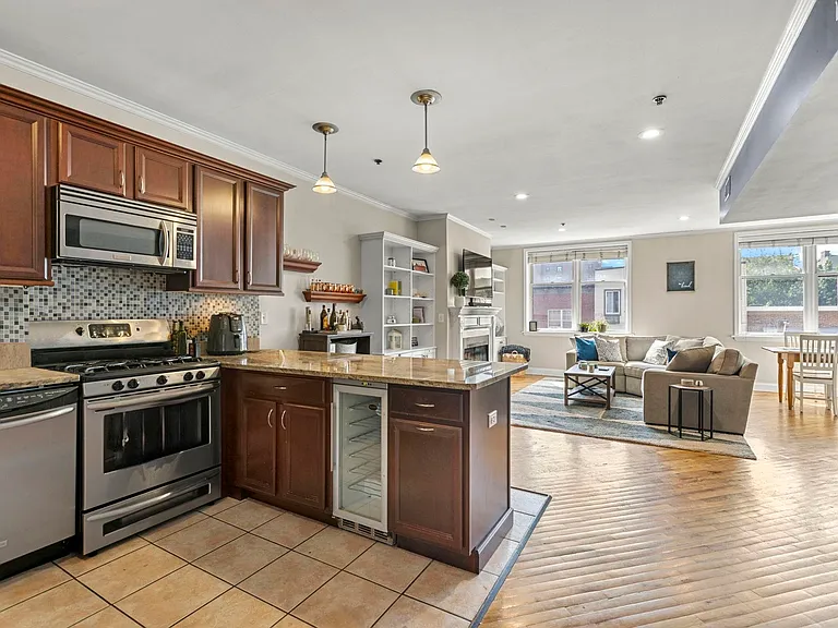 321 Monroe St #4 — Photo 5