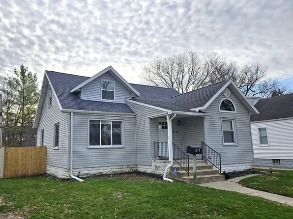 1117 Lincoln St, Hobart, IN 46342