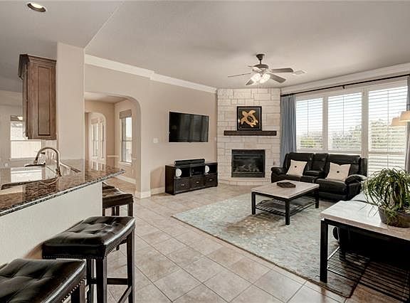 4th image of 2811 Mirasol Dr