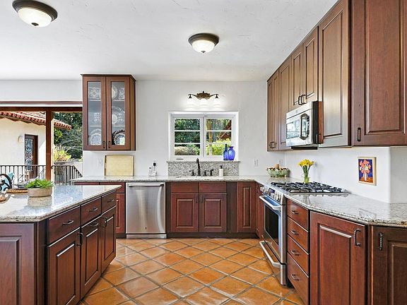 5th image of 6716 Pickering Ave