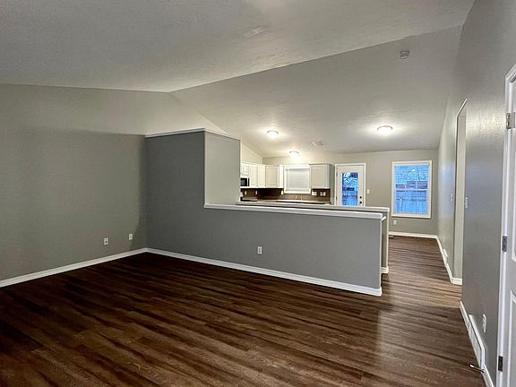 2nd image of 185 Gettysburg Ln