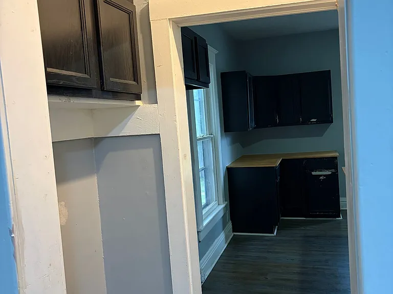 724 W Elm St — Photo 9