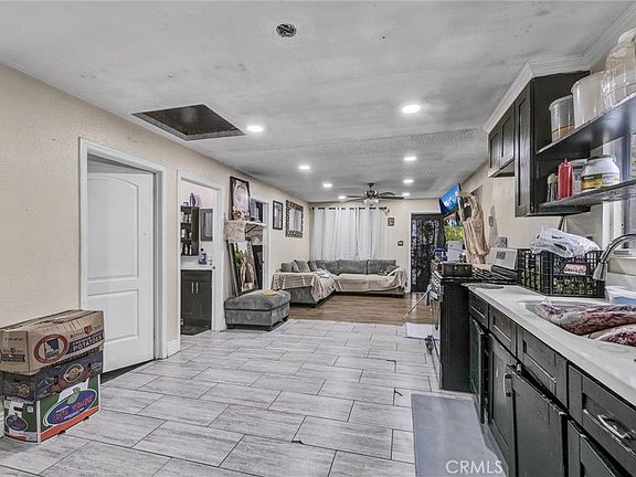 3rd image of 216 E 54th St #Townhouse