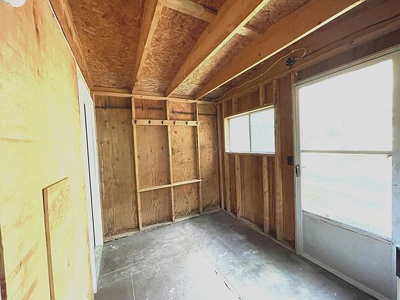 3rd image of 5758 Butler Rd