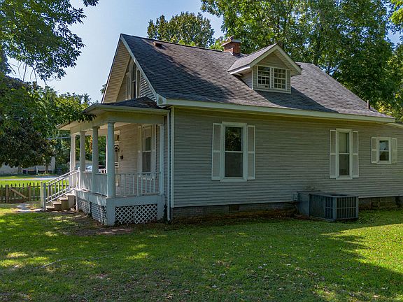 2nd image of 825 S 28th St