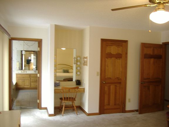 5th image of 279 Lakewood Dr